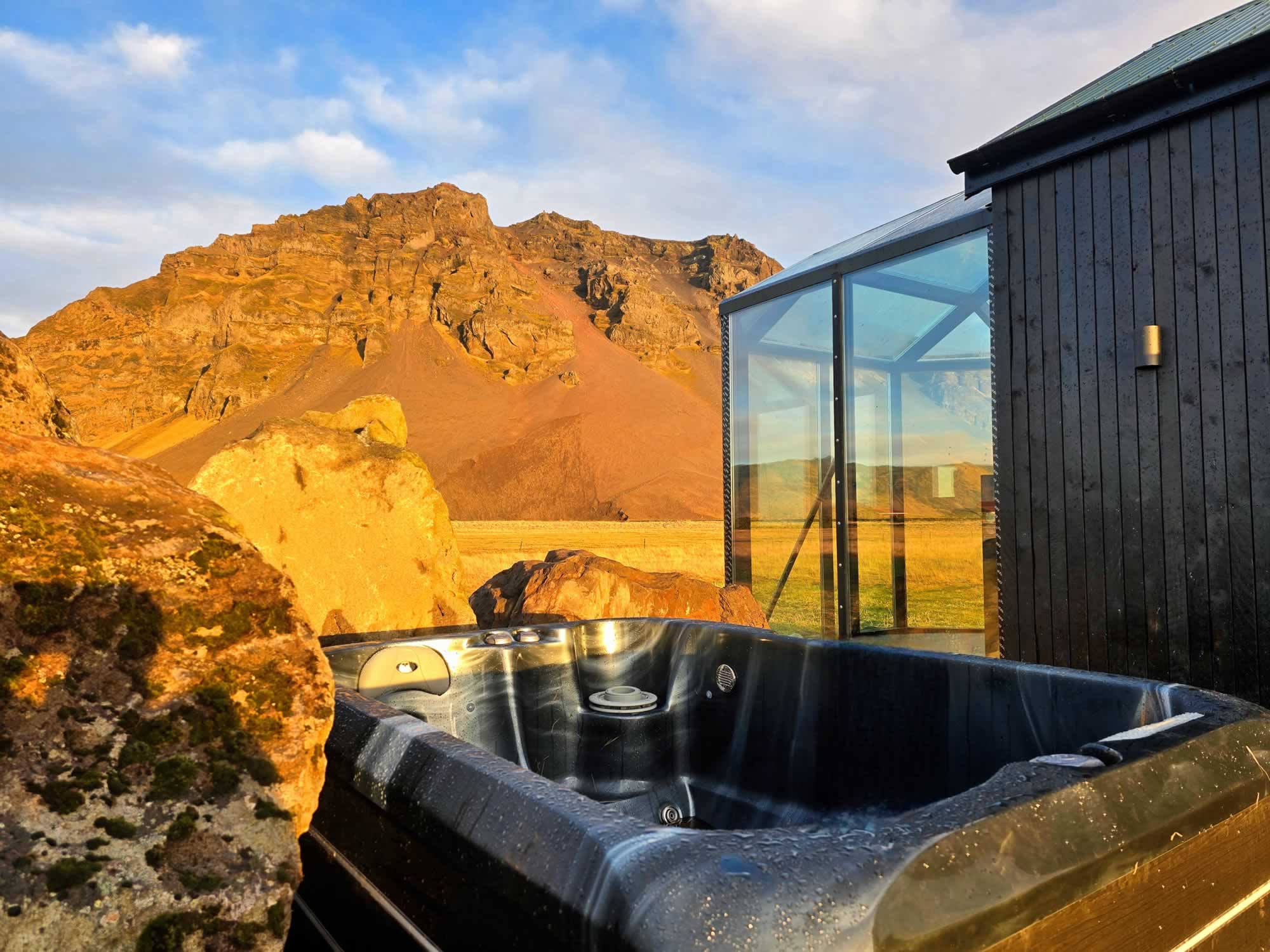 aurora-cabin-2025121316495685