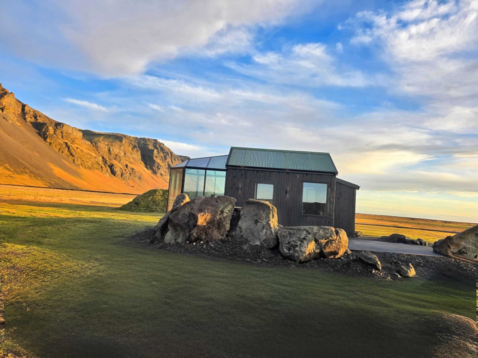 aurora-cabin-2025121317215527