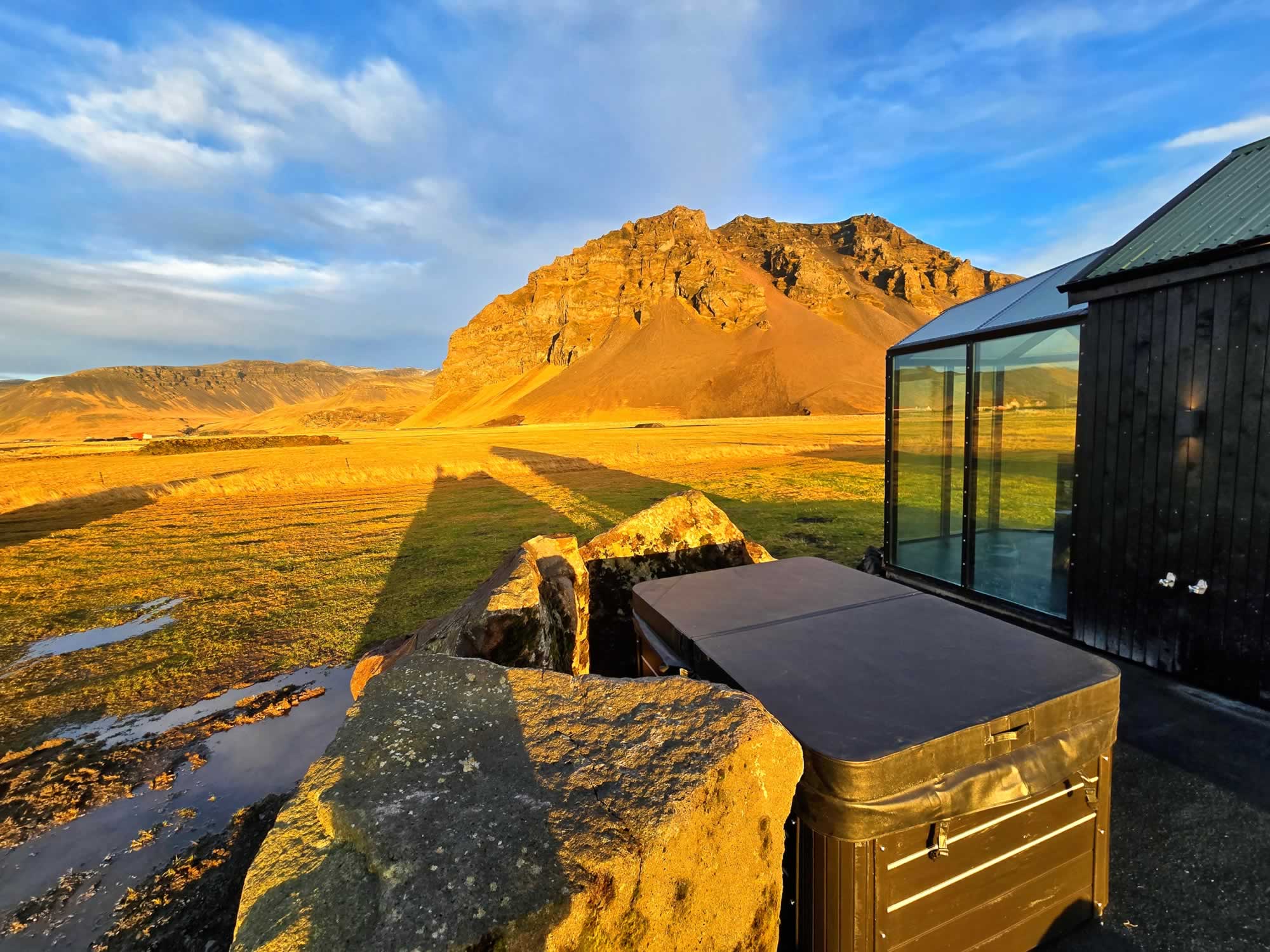 aurora-cabin-2025121317383454