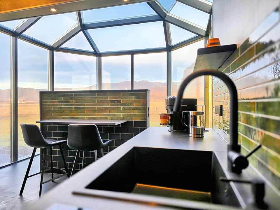 aurora-cabin-2025121318535779