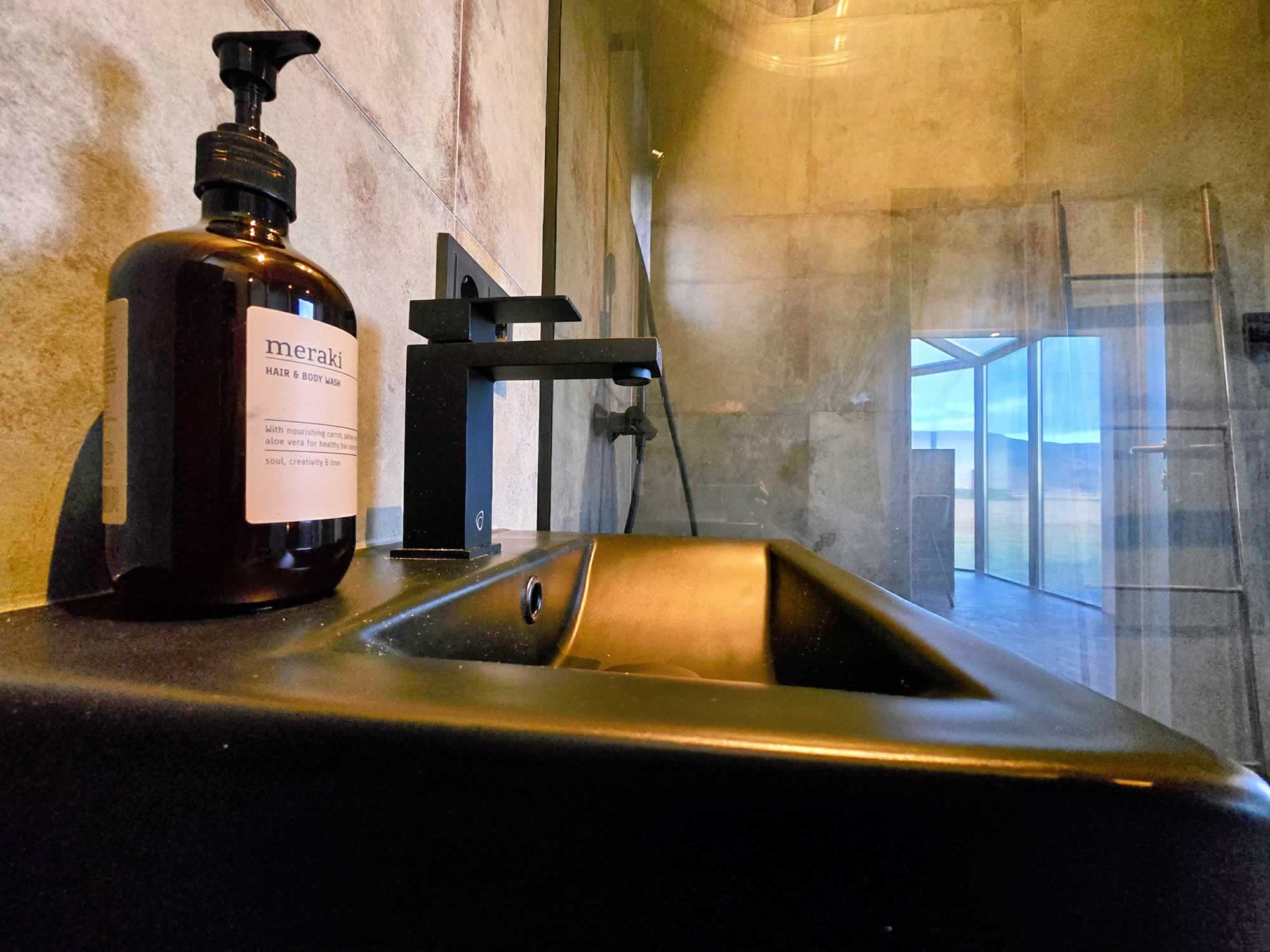 aurora-cabin-2025121319185787