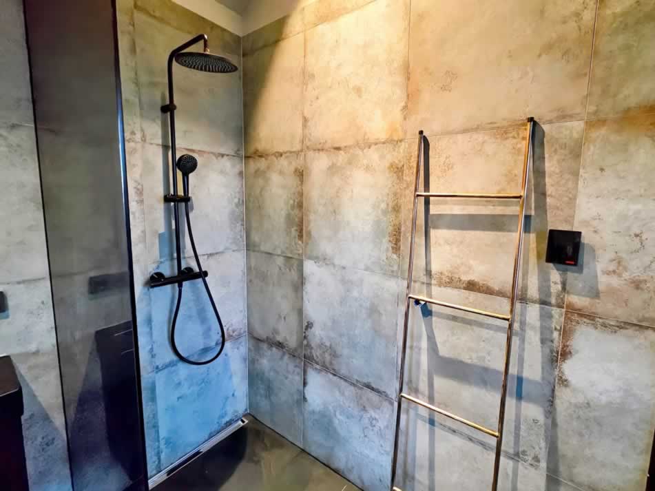 aurora-cabin-2025121319425431