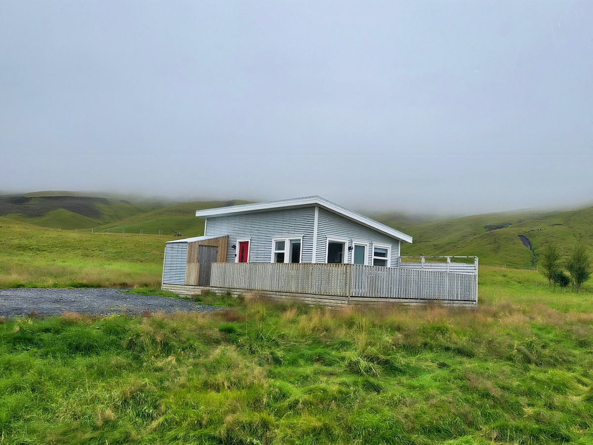 seljalandsfoss-cabin-kitchen