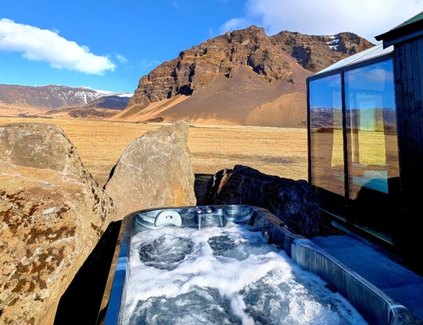 bubbling jacuzzi romantic cabin next to Skógafoss