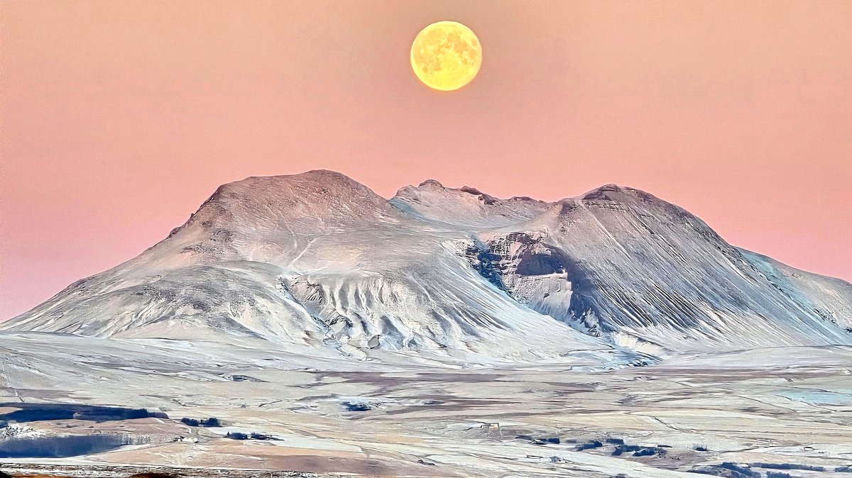 Iceland highlands hiking